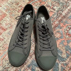 Nothing new gray men’s sneakers (never worn)